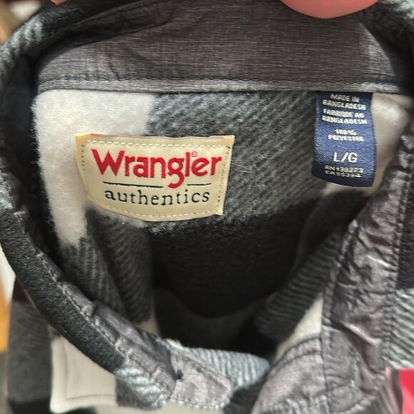 WRANGLER AUTHENTICS Black & White Plaid Fleece Flannel Button Down - Picture 4 of 4